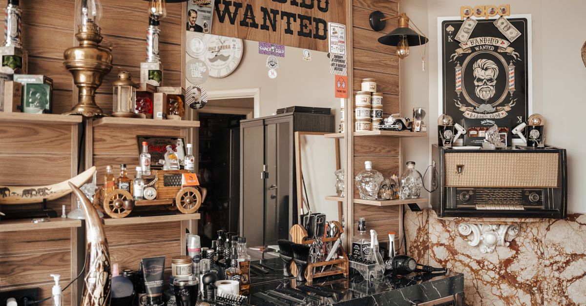 Gumbs Barber Studio: inside